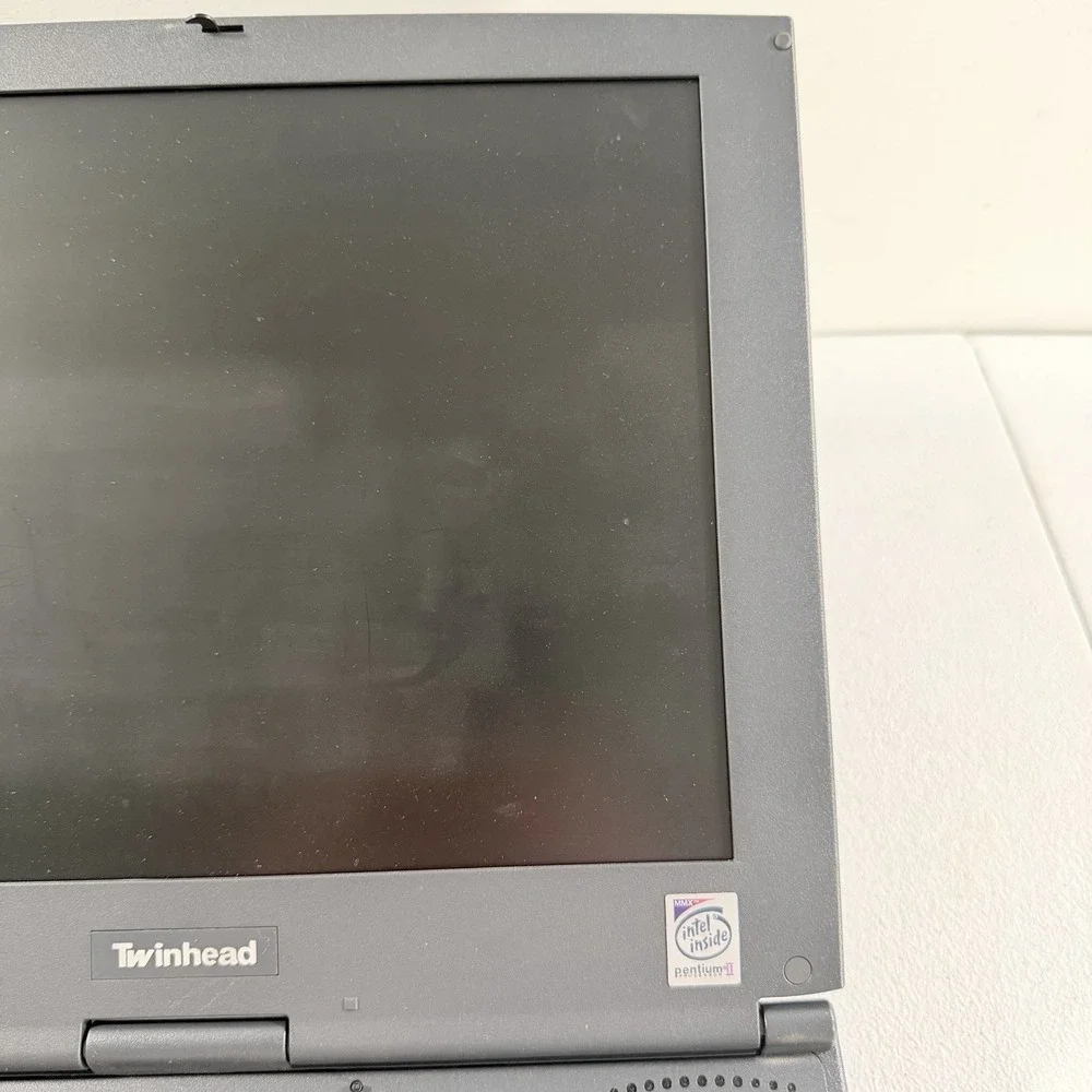 Vintage Twinhead P88 Laptop Computer Intel Pentium II AS IS FOR PARTS READ